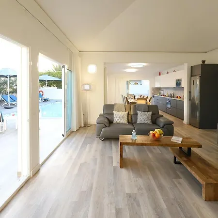 Juliet L1 Villa Puerto del Carmen (Lanzarote)